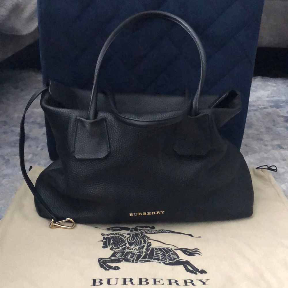 Burberry Baynard medium tote